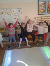 ZAJĘCIA Z WYKORZYSTANIEM PODŁOGI INTERAKTYWNEJ