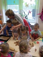 ZAPACHNIAŁO ŚWIĘTAMI – GR II PIECZE PIERNIKI – 14.12.2018 R.