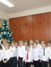 PRZEDSZKOLAKI Z ŻYCZENIAMI ŚWIĄTECZNYMI W URZĘDZIE GMINY – 19.12.2018 R.