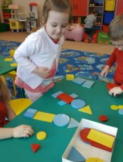 ZABAWY Z FIGURAMI – GRUPA I