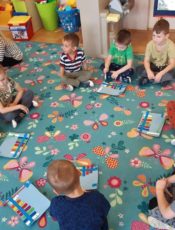 MUZYCZNE ZABAWY Z P.WALDKIEM – GRUPA III, IV