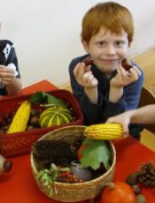 TWORZYMY JESIENNY KĄCIK PRZYRODY – GRUPA V