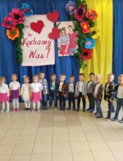 WYSTĘP Z OKAZJI DNIA MAMY I TATY – GRUPA I