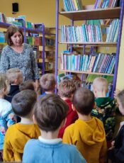 Z WIZYTĄ W BIBLIOTECE – GRUPA V