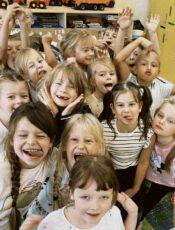 MALOWANIE KAMYKÓW – WSPÓŁPRACA Z  „ŁĄCZNIK – DOBRA INICJATYWA”