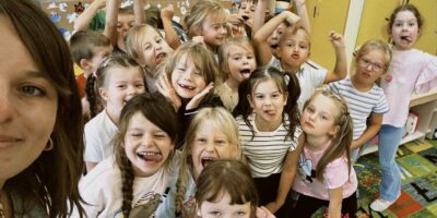 MALOWANIE KAMYKÓW – WSPÓŁPRACA Z  „ŁĄCZNIK – DOBRA INICJATYWA”